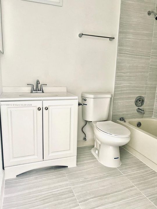 Recientemente alquilado: $1,950 (1 camas, 1 baños, 710 Pies cuadrados)