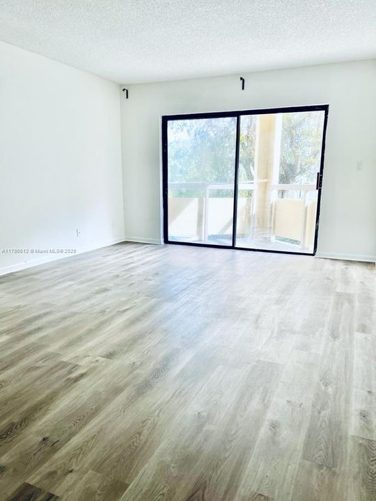 Recientemente alquilado: $1,950 (1 camas, 1 baños, 710 Pies cuadrados)