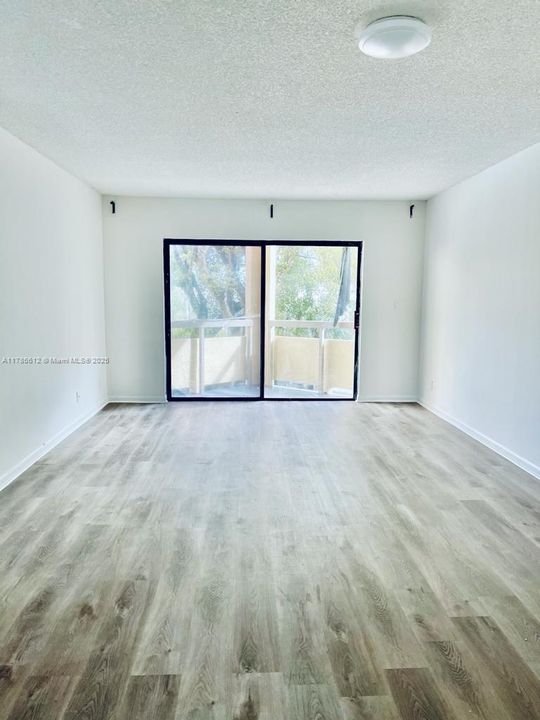 Recientemente alquilado: $1,950 (1 camas, 1 baños, 710 Pies cuadrados)