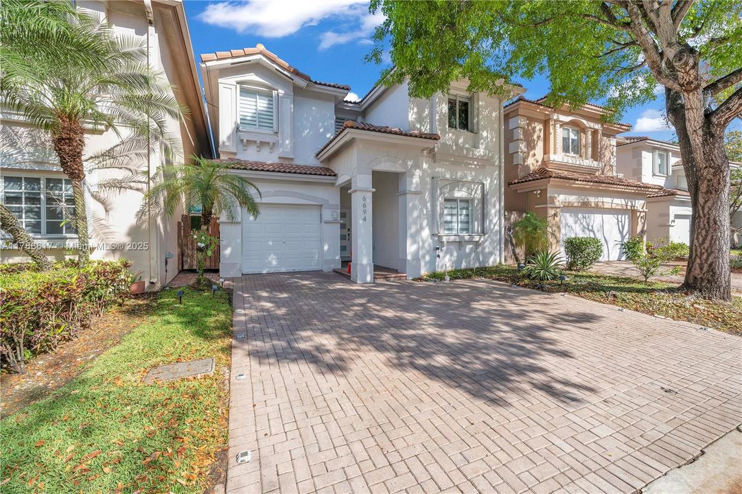 For Sale: $1,100,000 (4 beds, 3 baths, 2287 Square Feet)