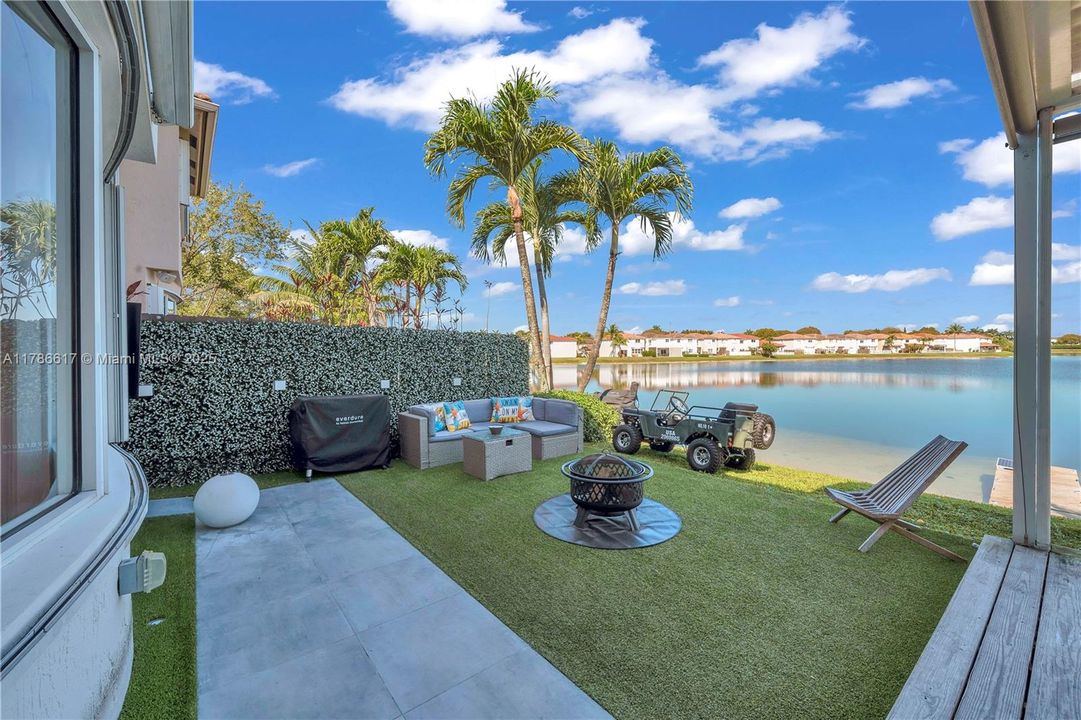 For Sale: $1,100,000 (4 beds, 3 baths, 2287 Square Feet)