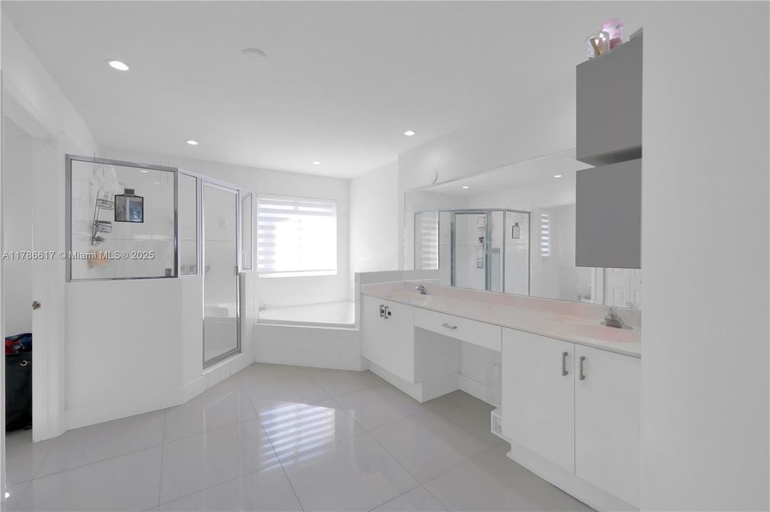 For Sale: $1,100,000 (4 beds, 3 baths, 2287 Square Feet)