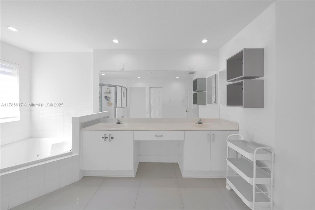 For Sale: $1,100,000 (4 beds, 3 baths, 2287 Square Feet)