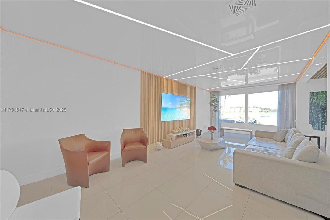 For Sale: $1,100,000 (4 beds, 3 baths, 2287 Square Feet)