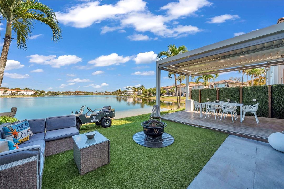 For Sale: $1,100,000 (4 beds, 3 baths, 2287 Square Feet)