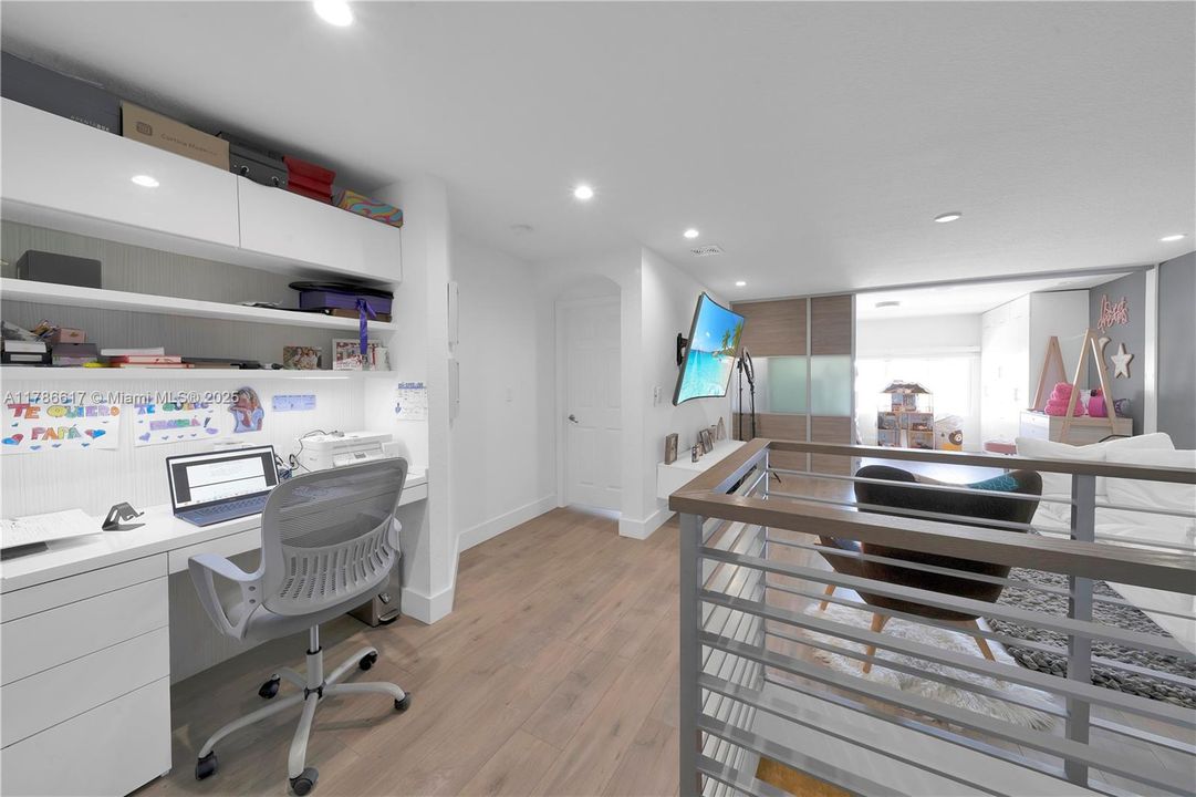 For Sale: $1,100,000 (4 beds, 3 baths, 2287 Square Feet)