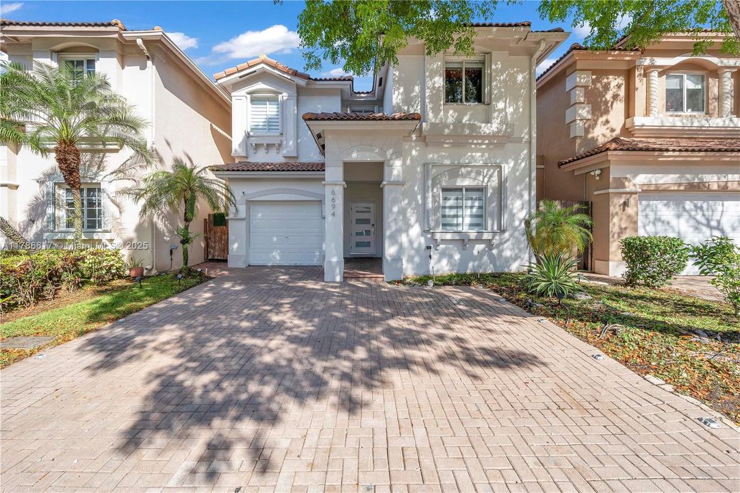 For Sale: $1,100,000 (4 beds, 3 baths, 2287 Square Feet)