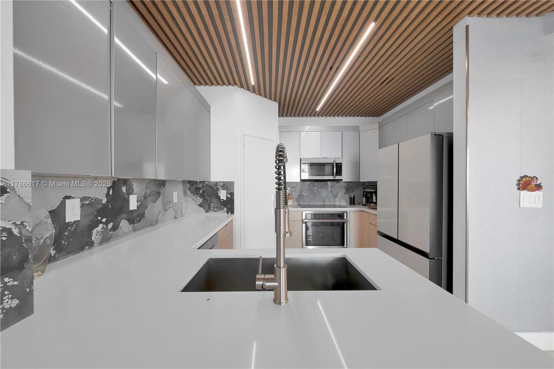 For Sale: $1,100,000 (4 beds, 3 baths, 2287 Square Feet)