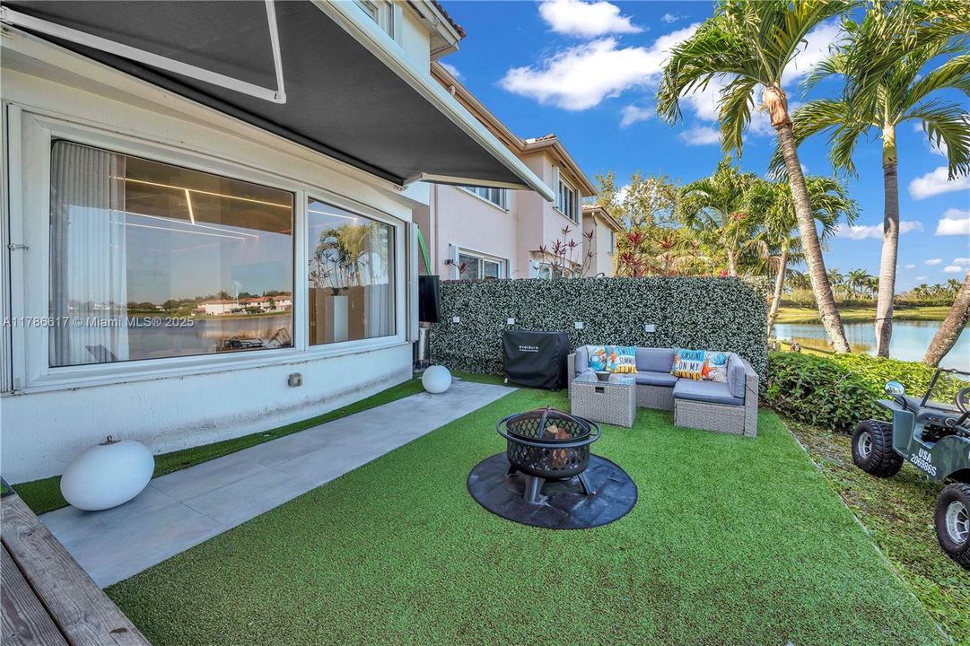 For Sale: $1,100,000 (4 beds, 3 baths, 2287 Square Feet)