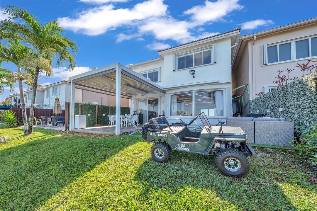 For Sale: $1,100,000 (4 beds, 3 baths, 2287 Square Feet)