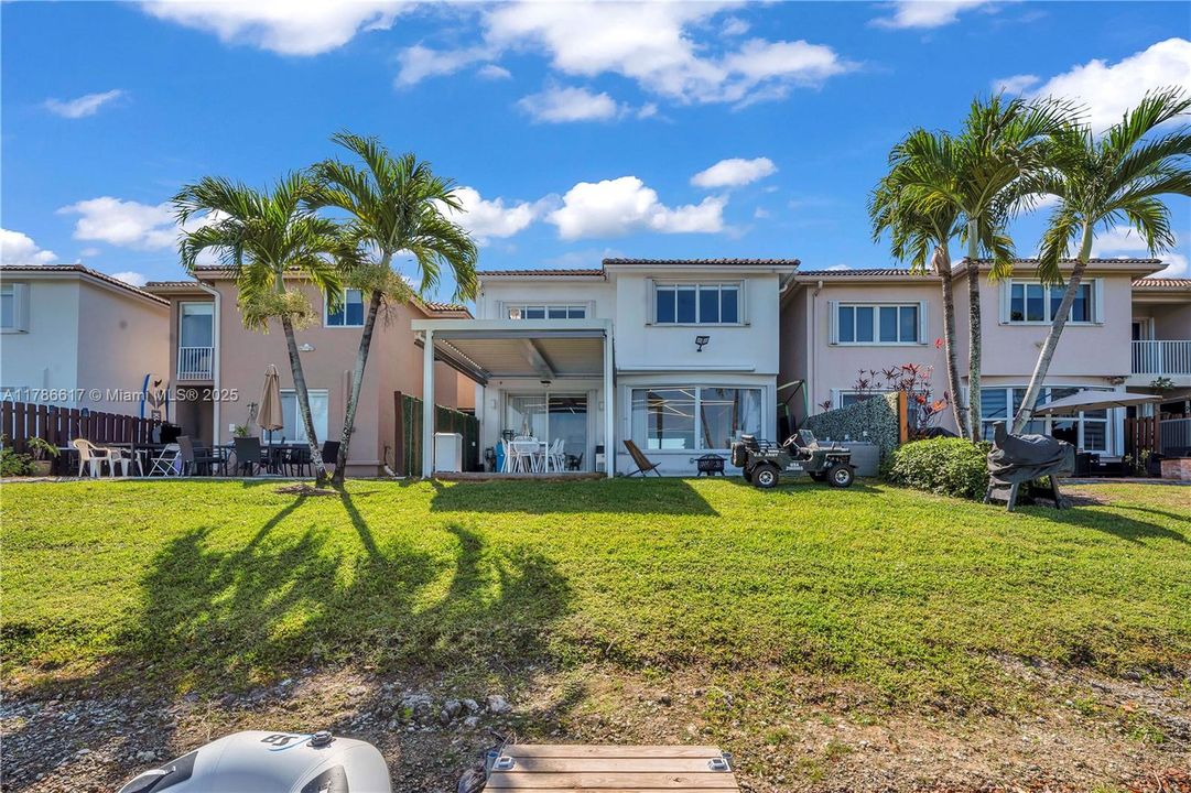 For Sale: $1,100,000 (4 beds, 3 baths, 2287 Square Feet)