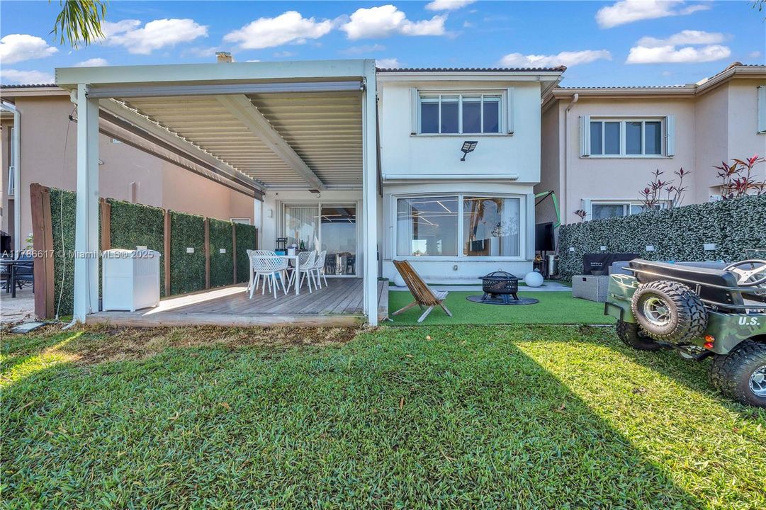 For Sale: $1,100,000 (4 beds, 3 baths, 2287 Square Feet)