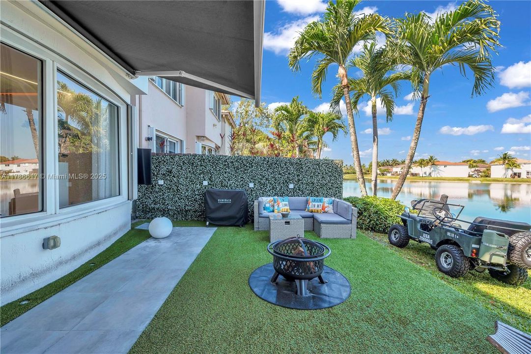 For Sale: $1,100,000 (4 beds, 3 baths, 2287 Square Feet)