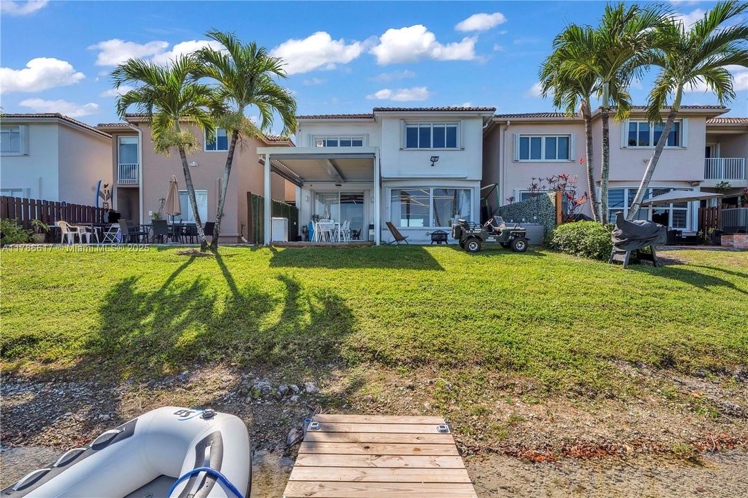 For Sale: $1,100,000 (4 beds, 3 baths, 2287 Square Feet)