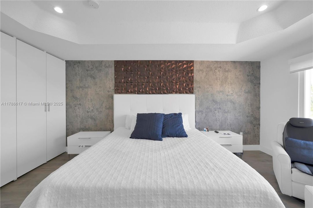 For Sale: $1,100,000 (4 beds, 3 baths, 2287 Square Feet)