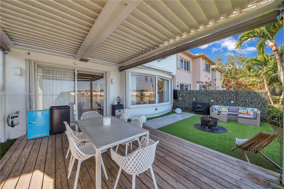 For Sale: $1,100,000 (4 beds, 3 baths, 2287 Square Feet)