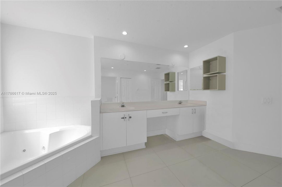 For Sale: $1,100,000 (4 beds, 3 baths, 2287 Square Feet)