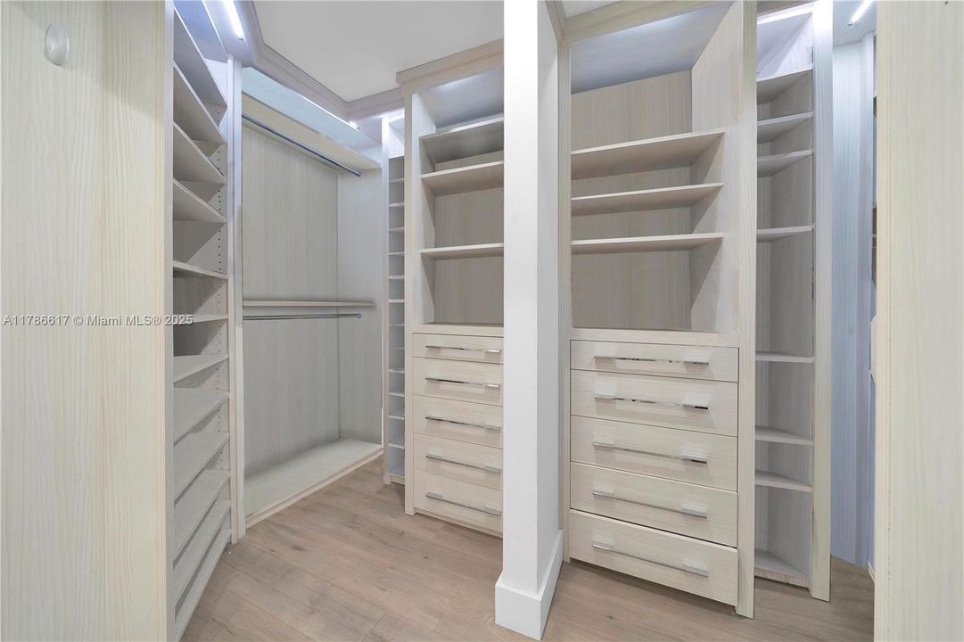 For Sale: $1,100,000 (4 beds, 3 baths, 2287 Square Feet)