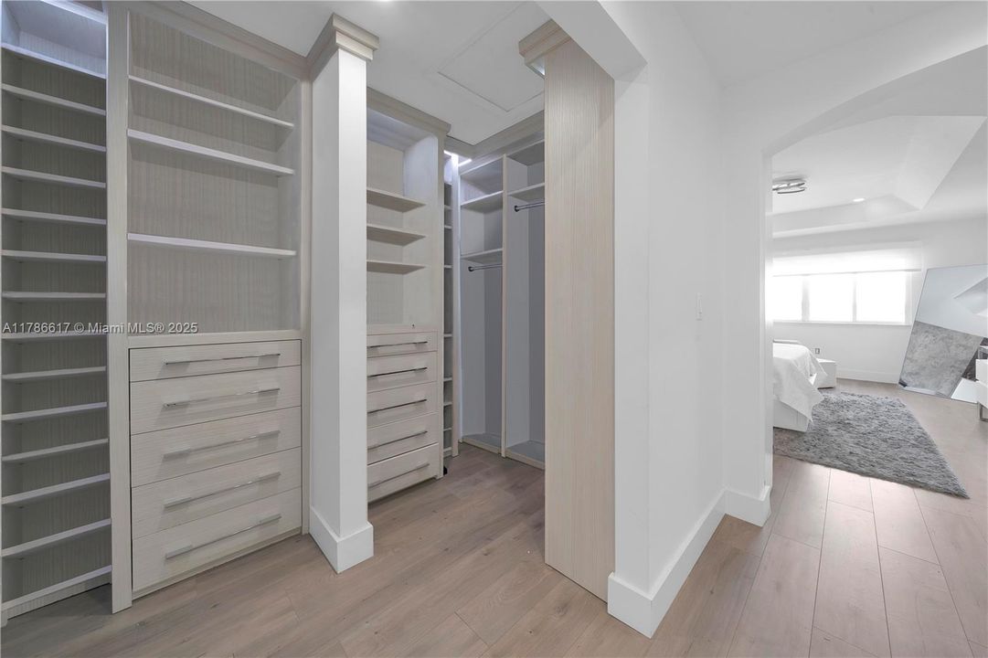 For Sale: $1,100,000 (4 beds, 3 baths, 2287 Square Feet)