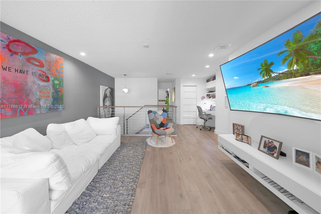 For Sale: $1,100,000 (4 beds, 3 baths, 2287 Square Feet)