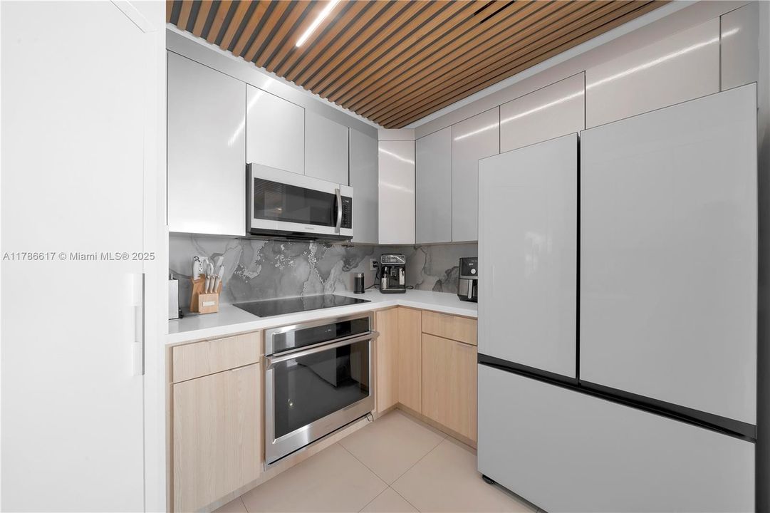 For Sale: $1,100,000 (4 beds, 3 baths, 2287 Square Feet)