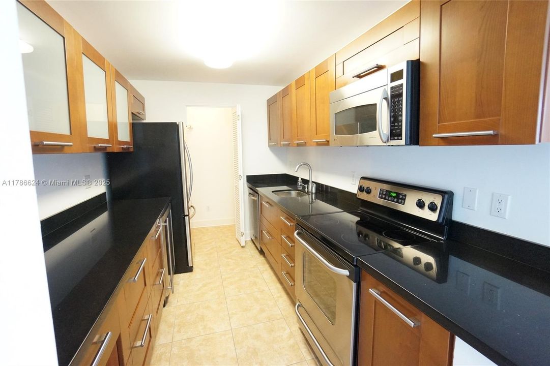 最近租的: $3,350 (2 贝兹, 2 浴室, 1299 平方英尺)