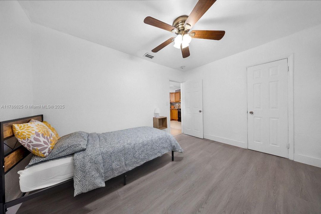 Recently Sold: $560,000 (4 beds, 2 baths, 1378 Square Feet)