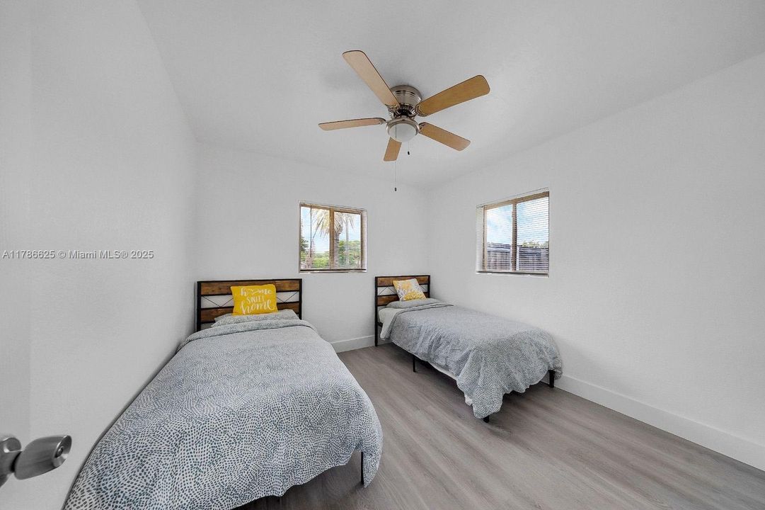 Recently Sold: $560,000 (4 beds, 2 baths, 1378 Square Feet)