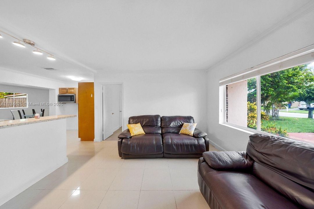 Recently Sold: $560,000 (4 beds, 2 baths, 1378 Square Feet)