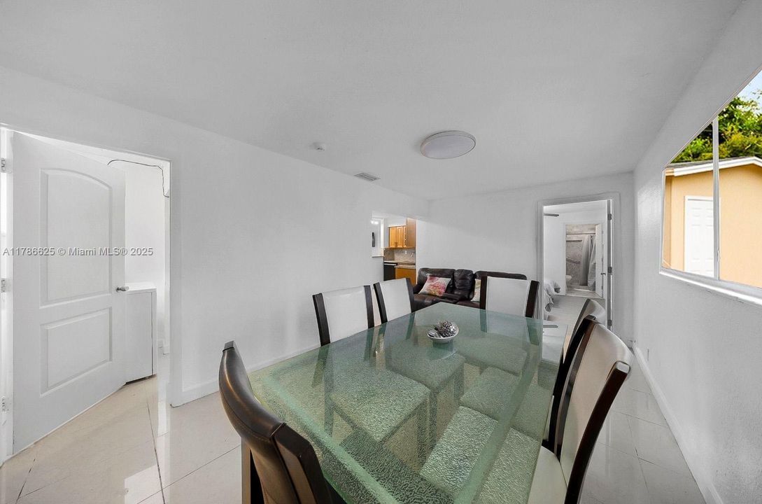 Recently Sold: $560,000 (4 beds, 2 baths, 1378 Square Feet)