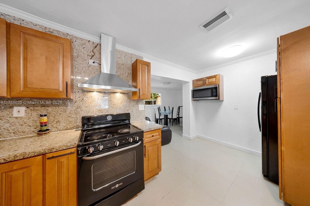 Recently Sold: $560,000 (4 beds, 2 baths, 1378 Square Feet)