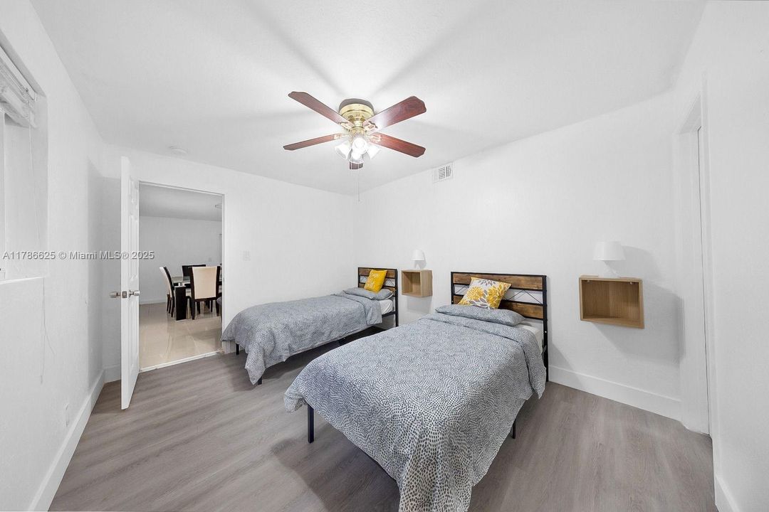 Recently Sold: $560,000 (4 beds, 2 baths, 1378 Square Feet)