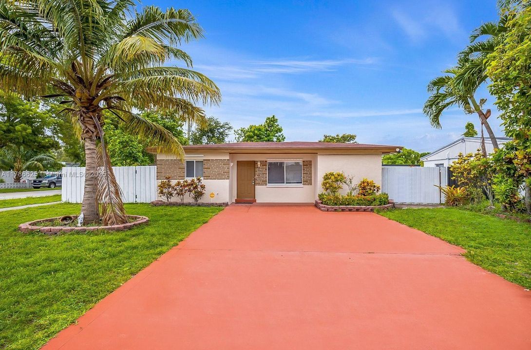 Recently Sold: $560,000 (4 beds, 2 baths, 1378 Square Feet)