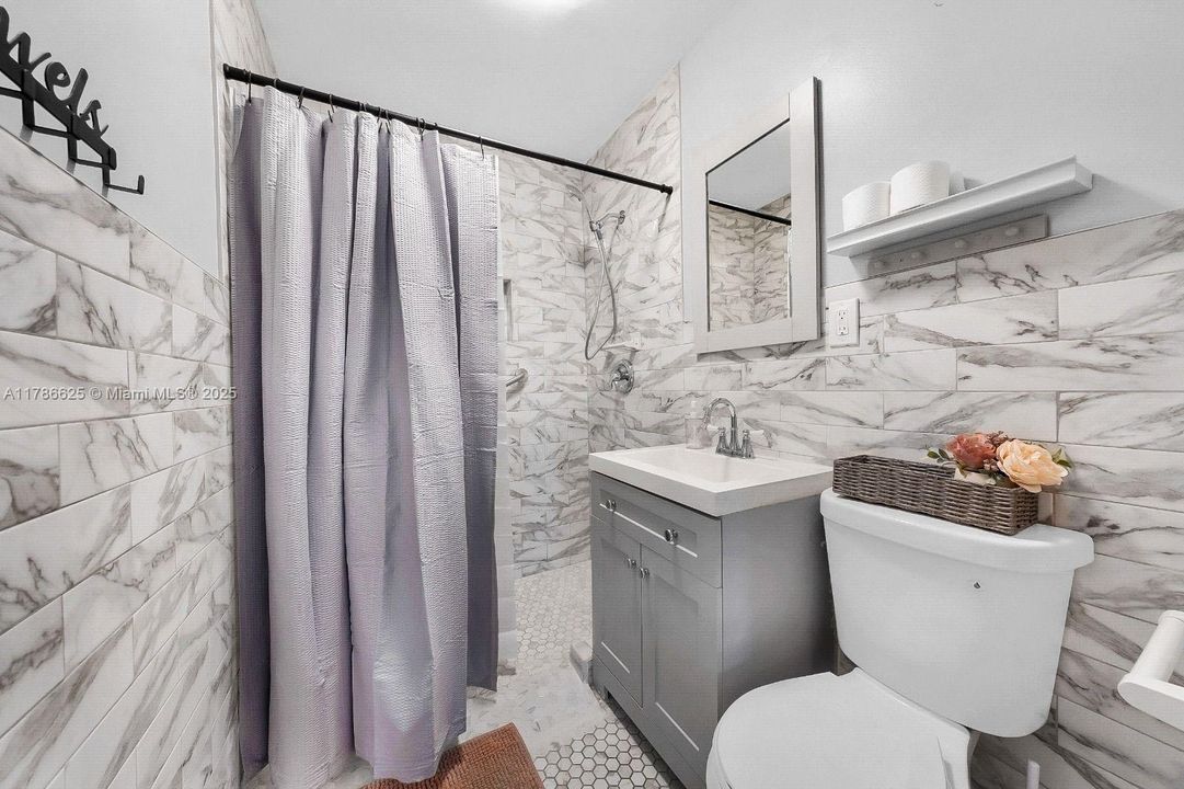 Recently Sold: $560,000 (4 beds, 2 baths, 1378 Square Feet)