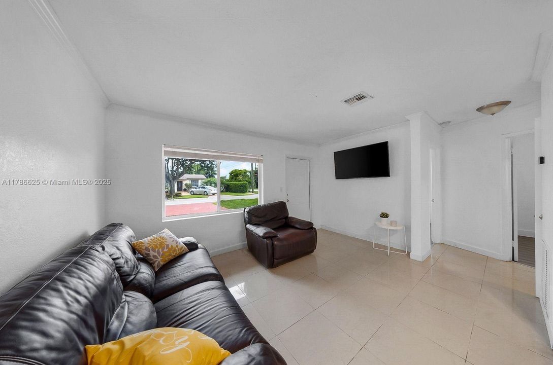 Recently Sold: $560,000 (4 beds, 2 baths, 1378 Square Feet)