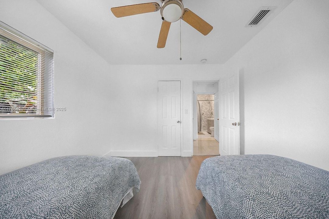 Recently Sold: $560,000 (4 beds, 2 baths, 1378 Square Feet)