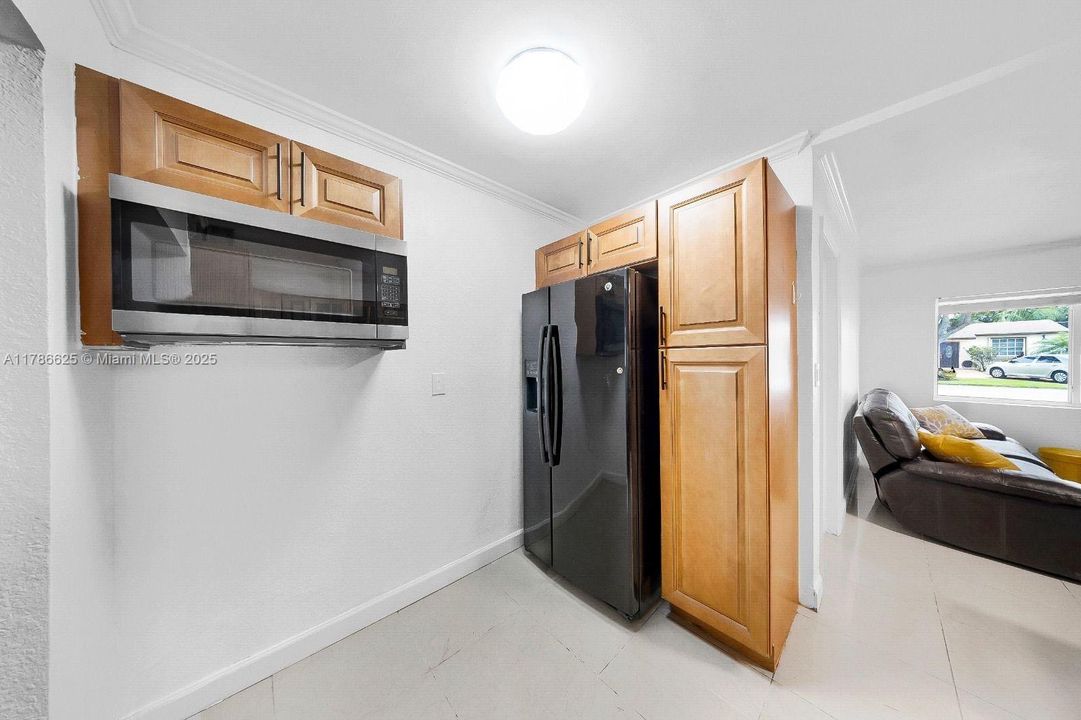 Recently Sold: $560,000 (4 beds, 2 baths, 1378 Square Feet)