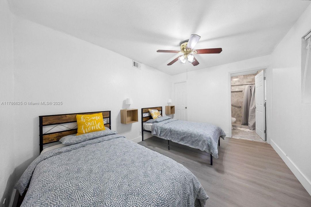 Recently Sold: $560,000 (4 beds, 2 baths, 1378 Square Feet)