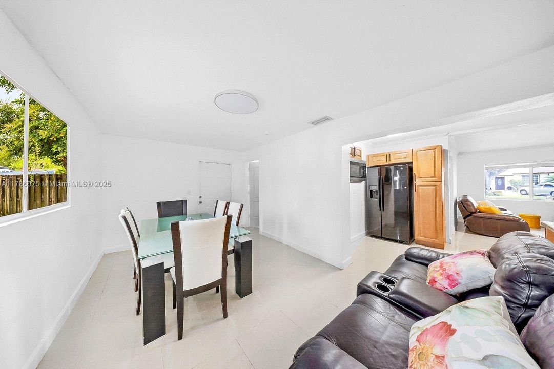 Recently Sold: $560,000 (4 beds, 2 baths, 1378 Square Feet)