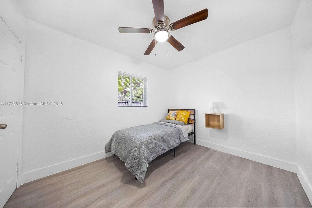 Recently Sold: $560,000 (4 beds, 2 baths, 1378 Square Feet)