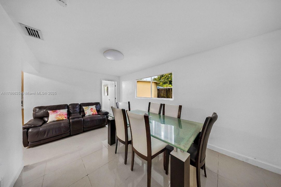 Recently Sold: $560,000 (4 beds, 2 baths, 1378 Square Feet)