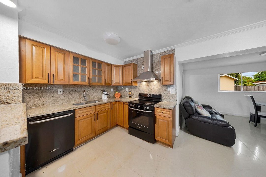 Recently Sold: $560,000 (4 beds, 2 baths, 1378 Square Feet)