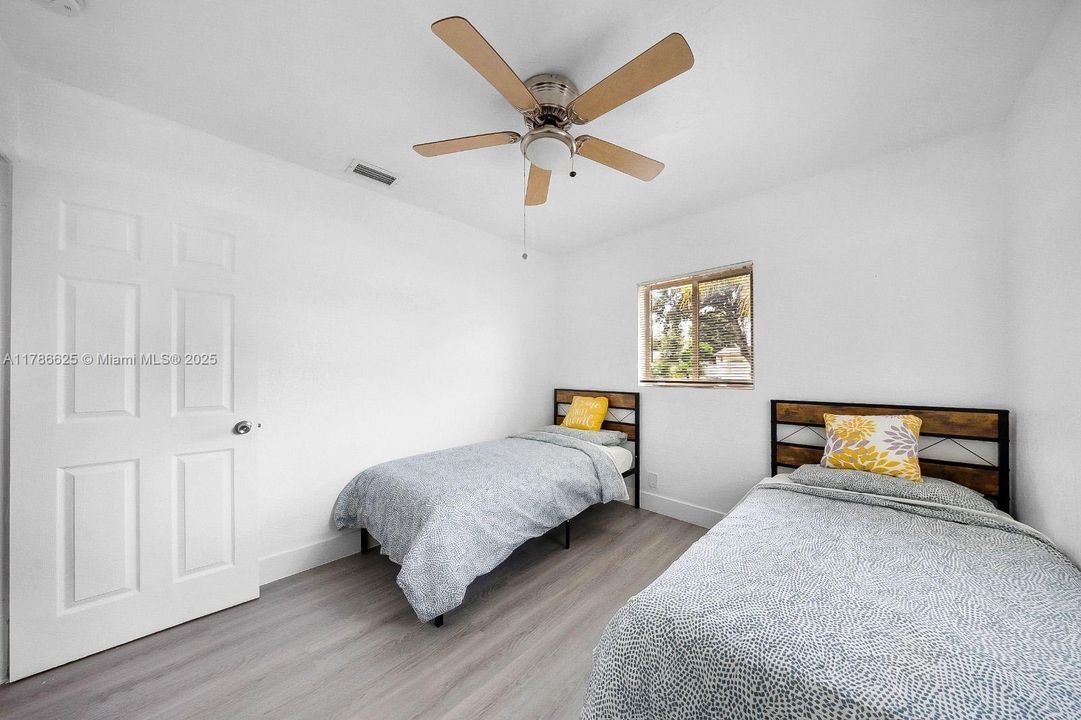 Recently Sold: $560,000 (4 beds, 2 baths, 1378 Square Feet)