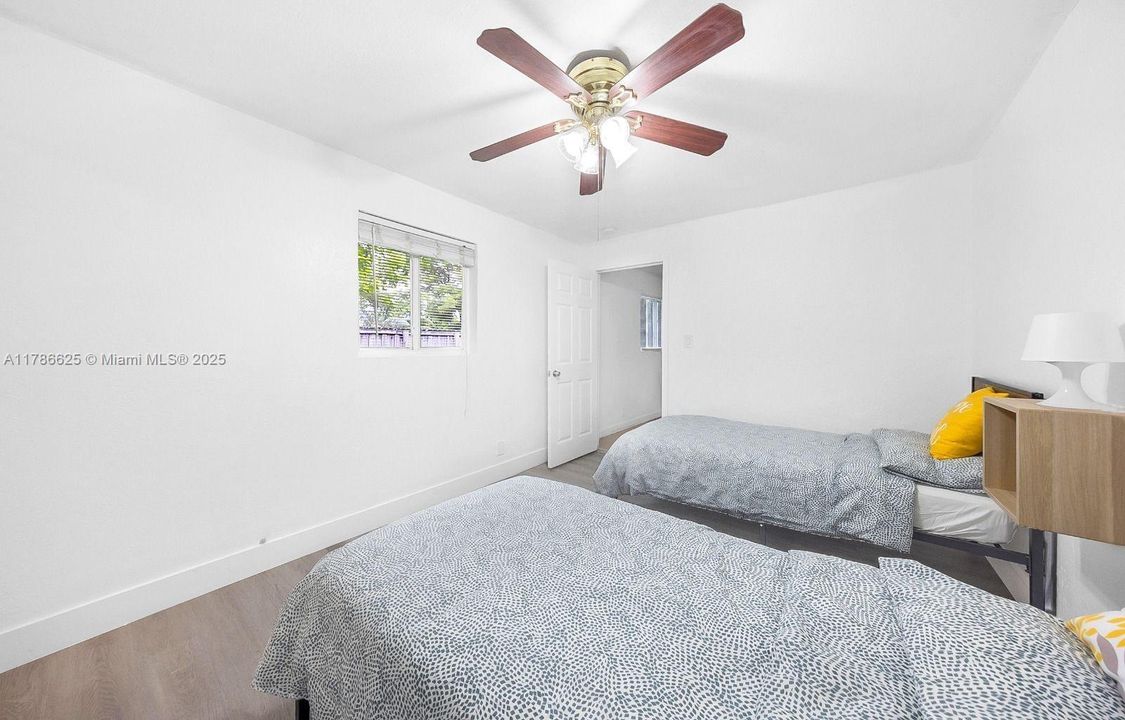 Recently Sold: $560,000 (4 beds, 2 baths, 1378 Square Feet)