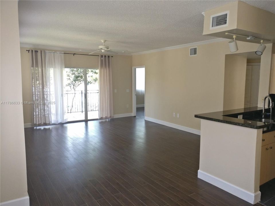 Недавно арендовано: $2,580 (2 спален, 2 ванн, 1205 Квадратных фут)