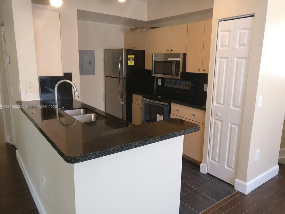 Недавно арендовано: $2,580 (2 спален, 2 ванн, 1205 Квадратных фут)