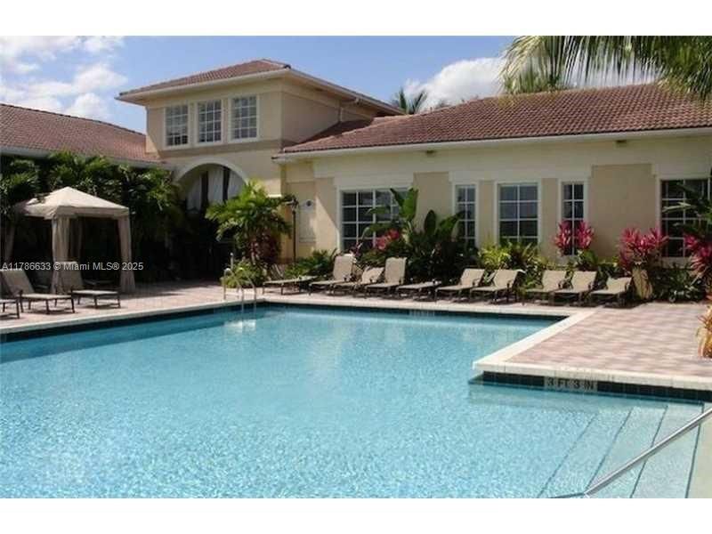 Недавно арендовано: $2,580 (2 спален, 2 ванн, 1205 Квадратных фут)