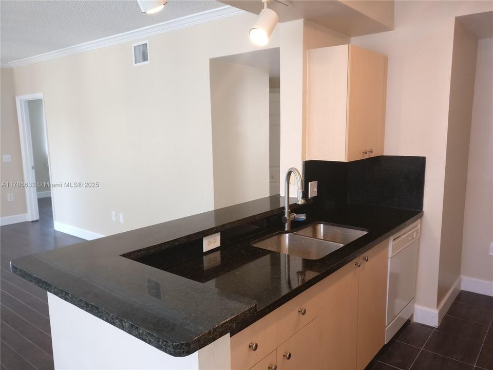 Недавно арендовано: $2,580 (2 спален, 2 ванн, 1205 Квадратных фут)