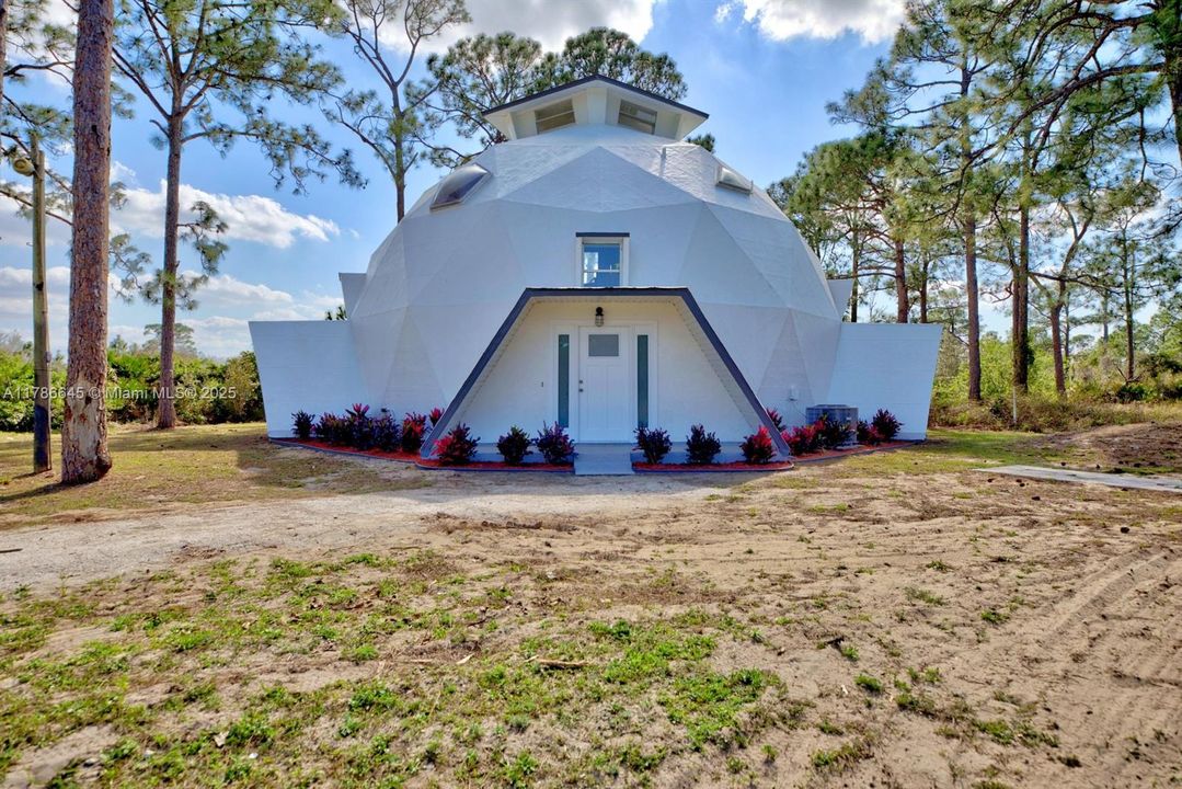 最近售出: $314,900 (3 贝兹, 2 浴室, 2494 平方英尺)