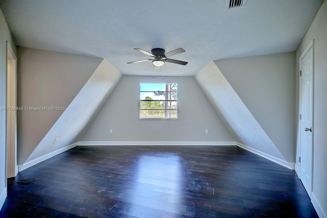 最近售出: $314,900 (3 贝兹, 2 浴室, 2494 平方英尺)